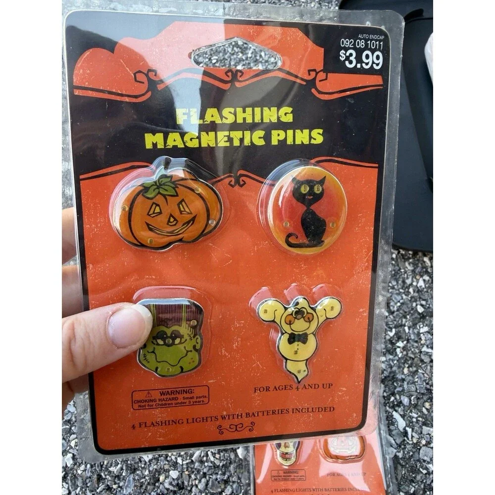 2 2006 Vintage Target 4 Flashing Pin Magnetic Attachment Halloween Decor Pumpkin